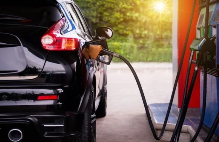 Macchina fa rifornimento di benzina