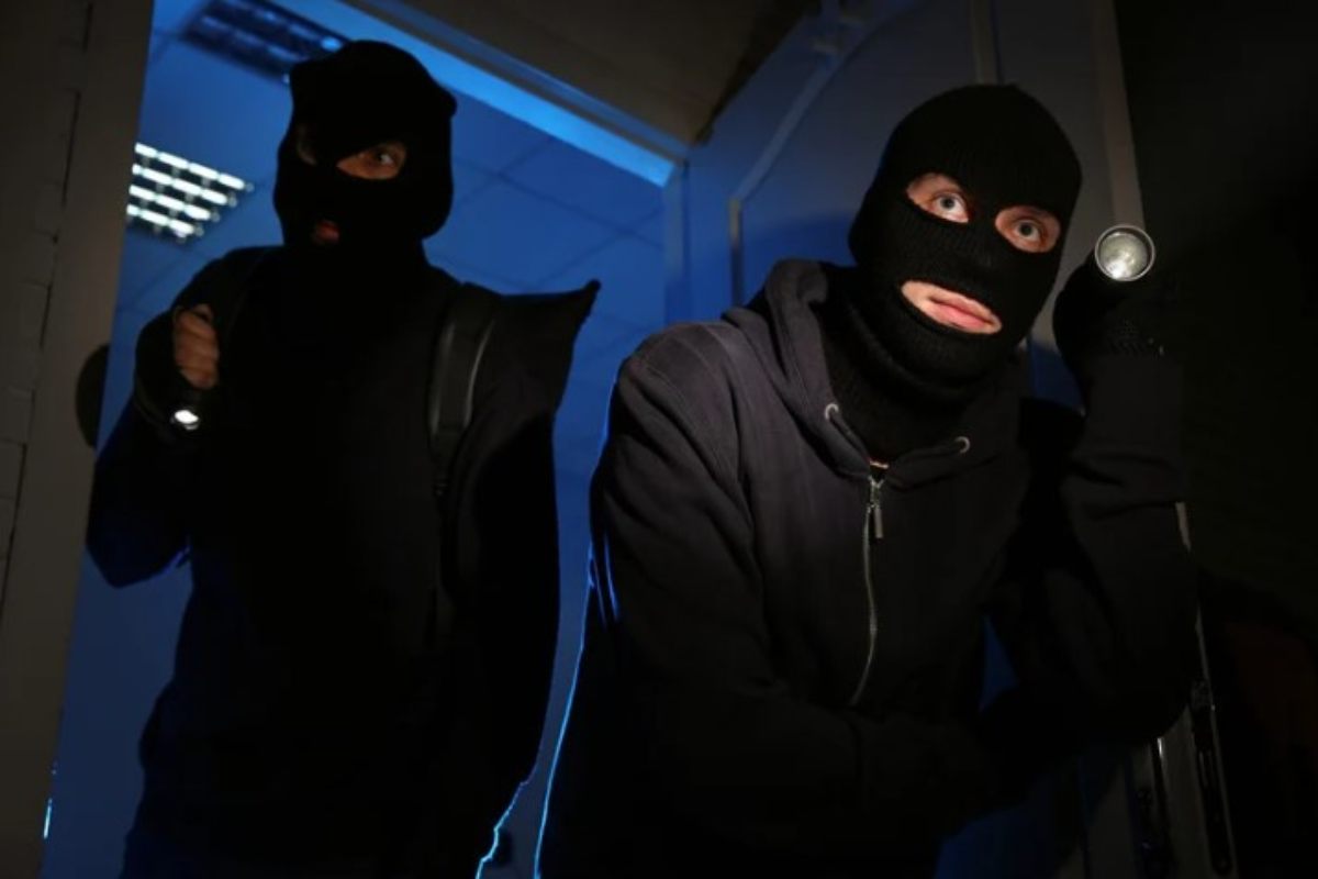Ladri fanno irruzione in una casa