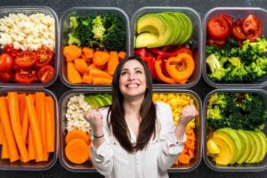 Donna entusiasta per il "meal prep"