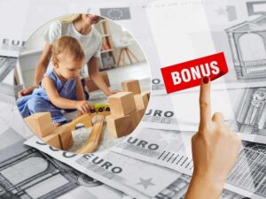 sfondo banconote euro, scritta bonus e foto di baby sitter con bambino