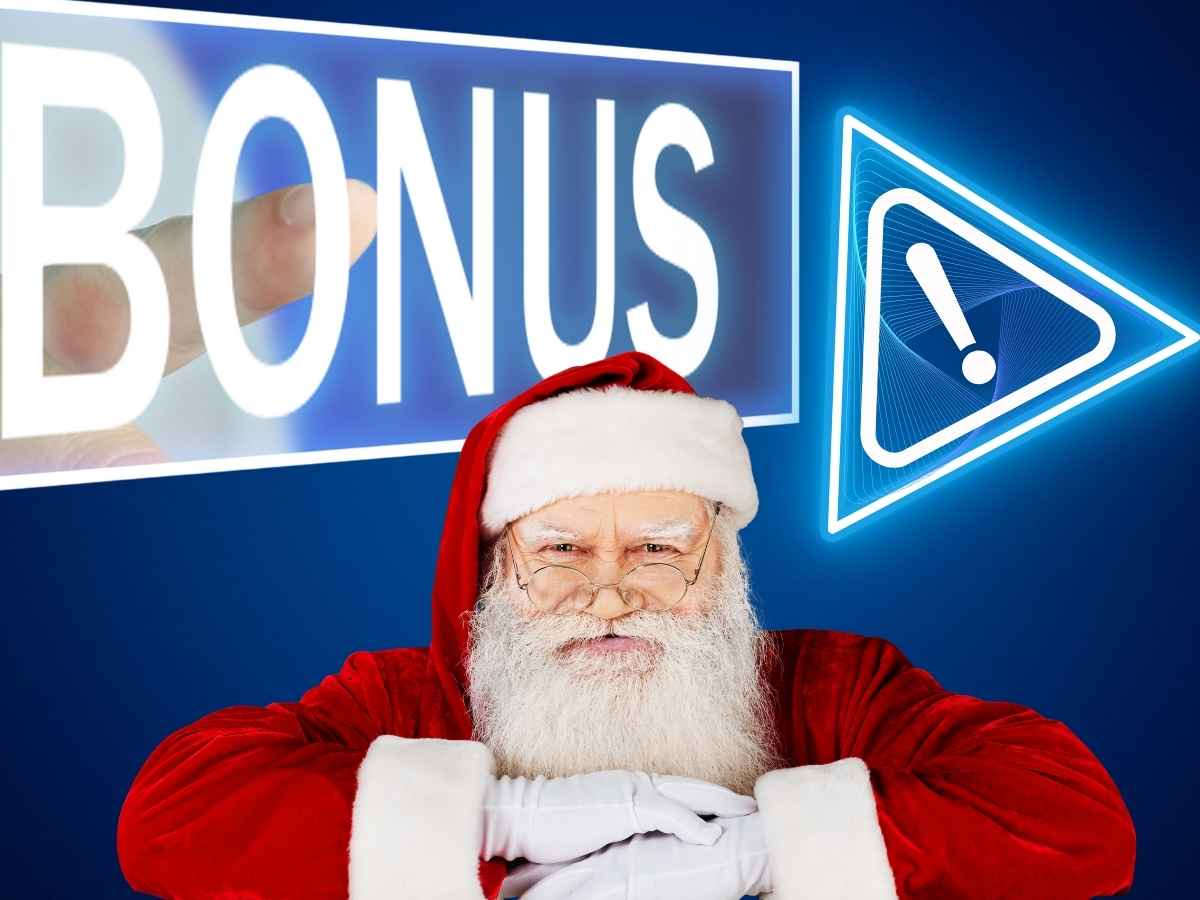 sfondo bonus e in primo piano babbo natale con espressione arrabbiata