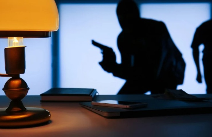 ladri all'interno della casa