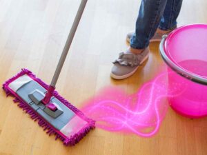 donna che lava i pavimenti e lascia scia di profumo