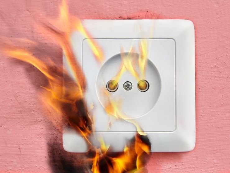 presa elettrica che ha preso fuoco