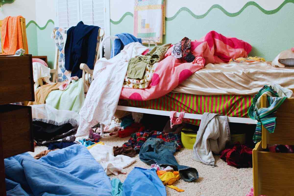 Stanza da letto a messa a soqquadro 