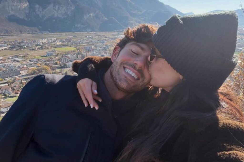 Cecilia Rodriguez e Ignazio Moser teneramente abbracciati