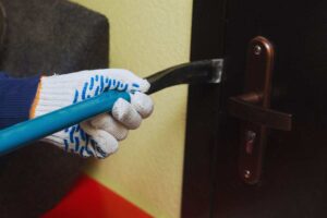 Serratura scassinata con il palanchino