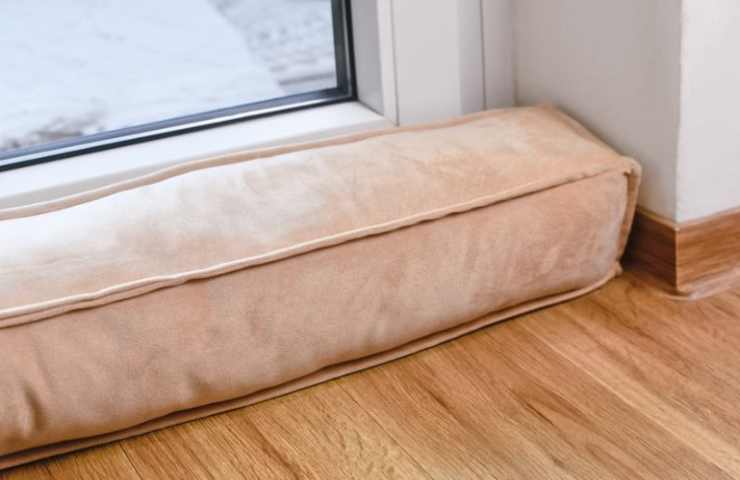 paraspifferi davanti la finestra