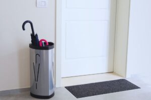 Porta d'ingresso di un appartamento