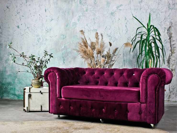 divano viola di camoscio
