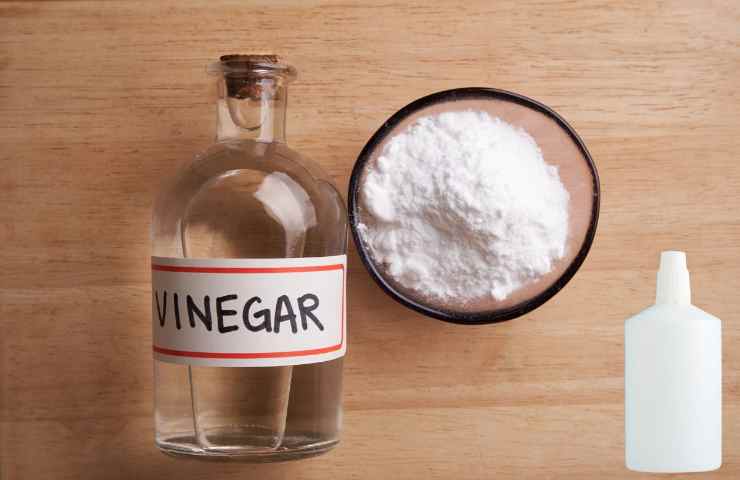 Aceto bicarbonato e acqua ossigenata