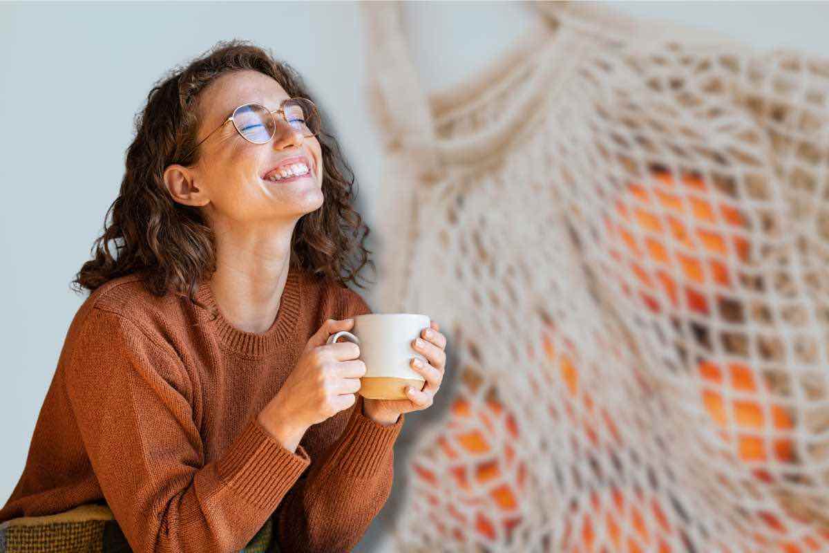 donna felice con arance