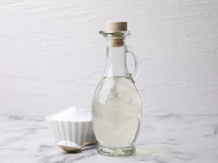 bottiglietta di aceto bianco