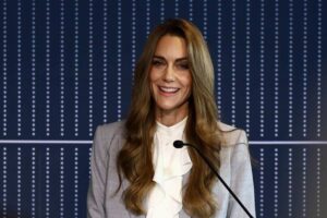 Kate Middleton che parla ad un evento benefico