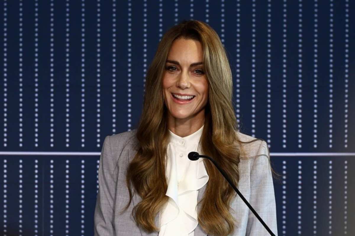 Kate Middleton che parla ad un evento benefico