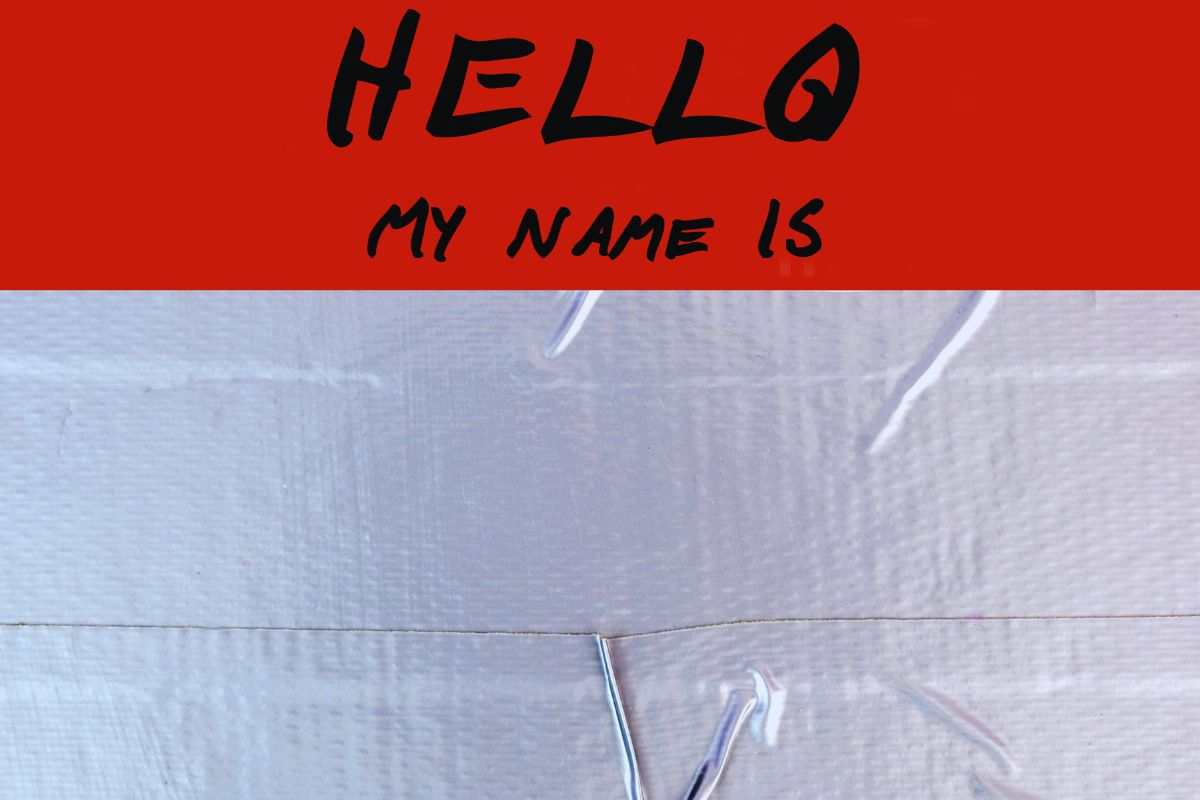 Etichetta con scritto sopra "Hello my name is"